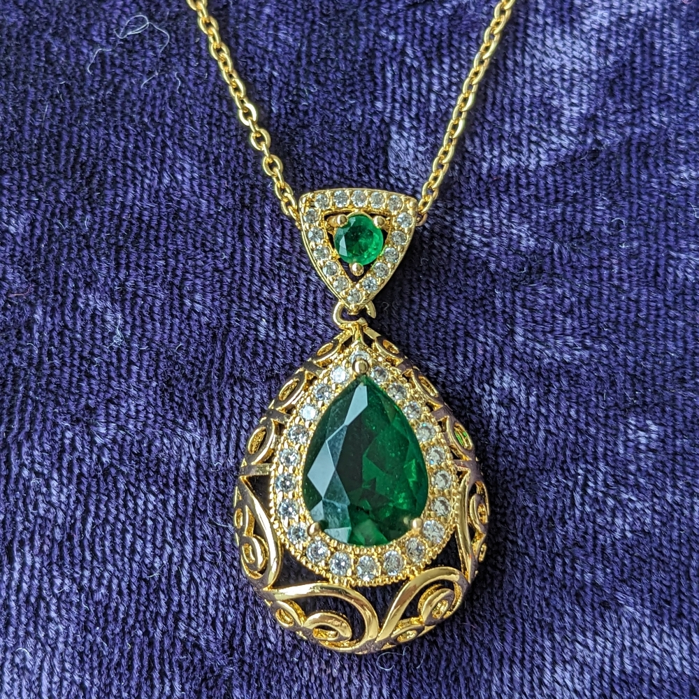 New 10K Gold Plated Victorian Style Necklace With Faux Emerald Stones